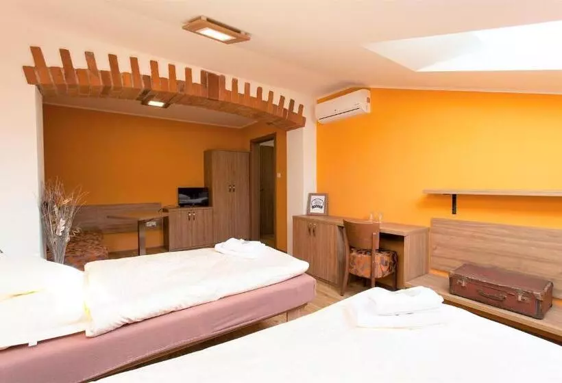 Majatalo Penzion Hluk