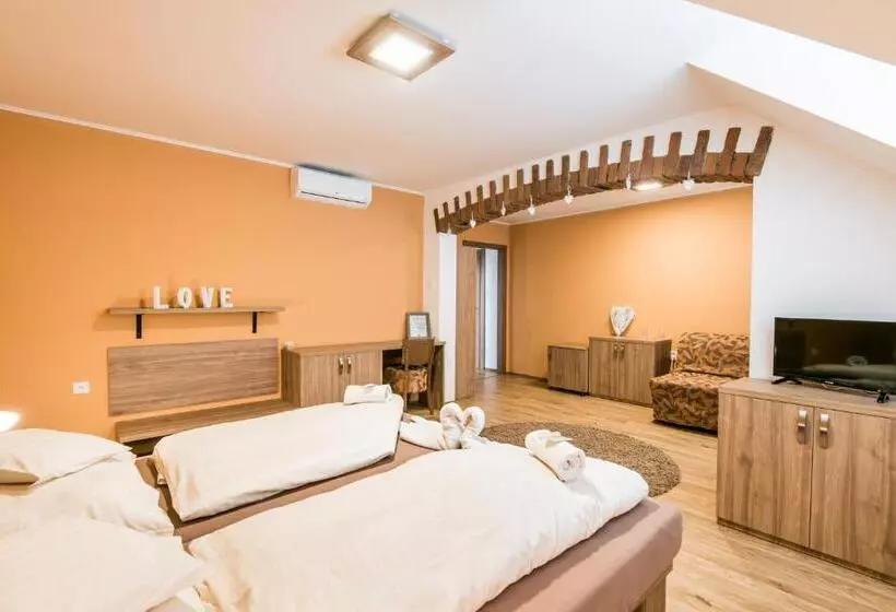 Majatalo Penzion Hluk