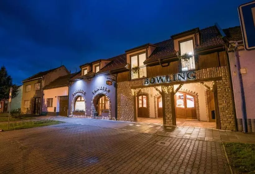 Majatalo Penzion Hluk