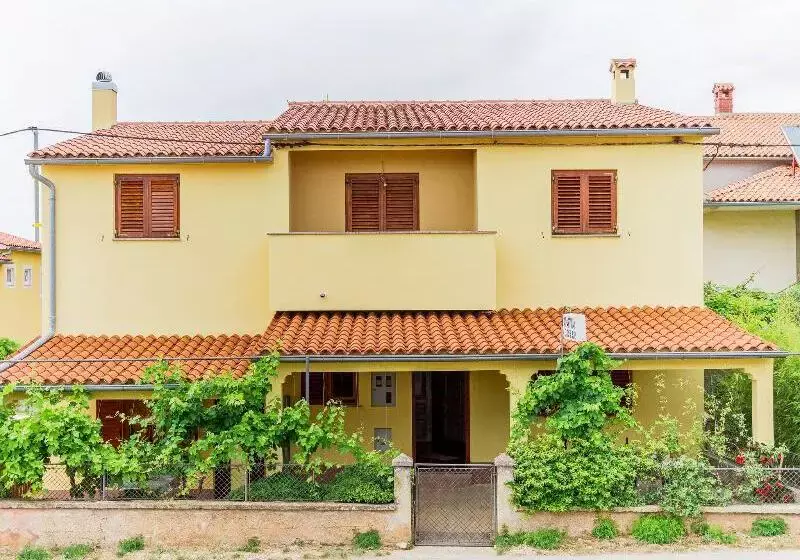 هتل Apartments Predrag