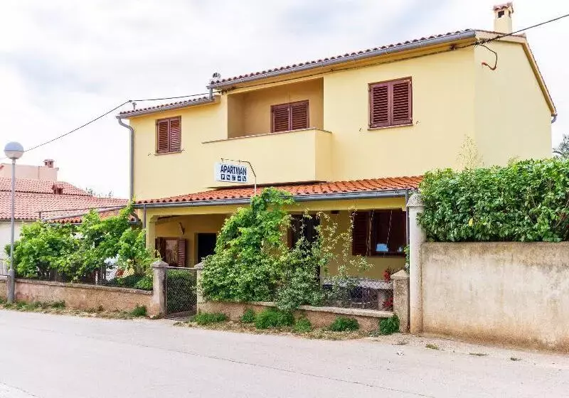 هتل Apartments Predrag