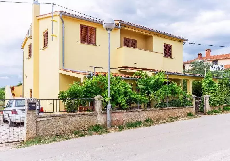 هتل Apartments Predrag