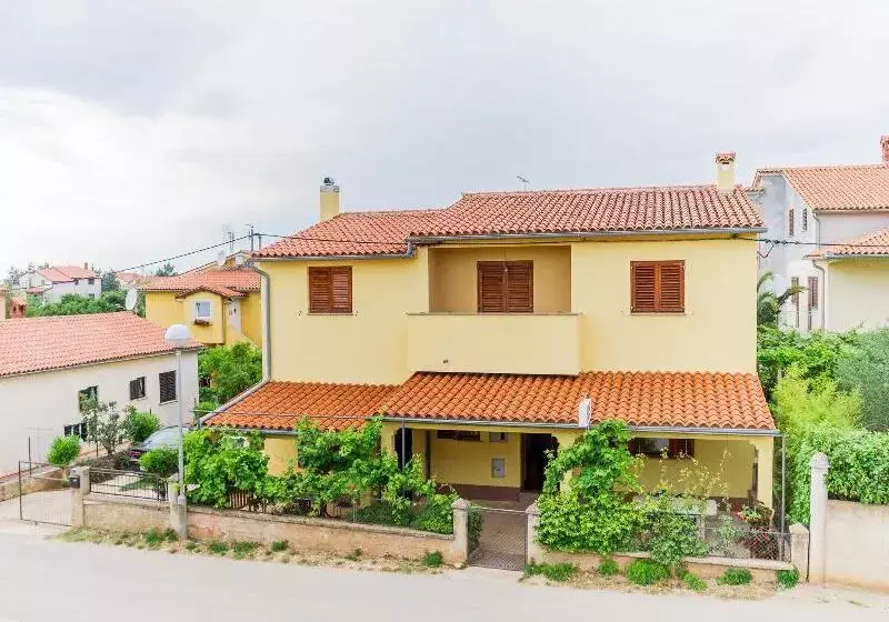 هتل Apartments Predrag