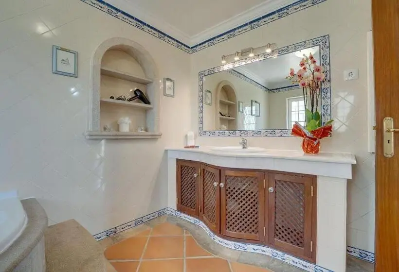 Villa Das Buganvilias by Delilah Collection