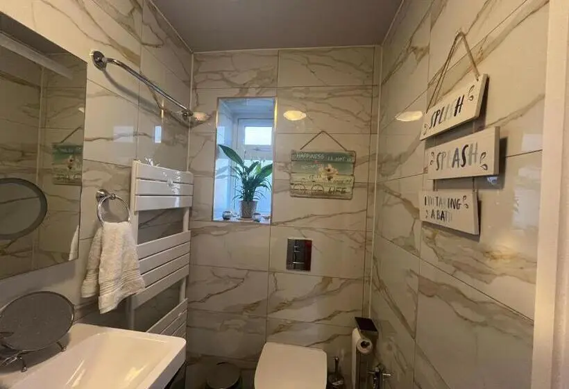 Majatalo Cosy Self Contained Extension With Skylight & Garden View