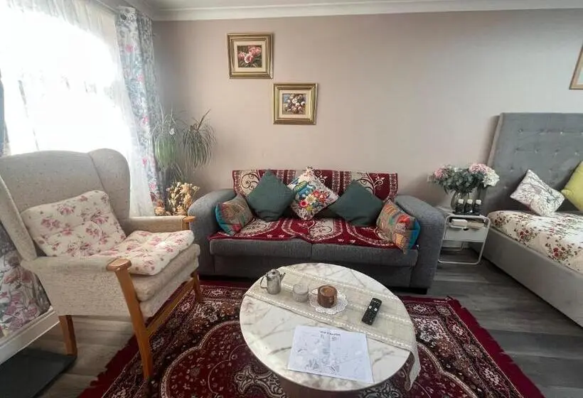 Majatalo Cosy Self Contained Extension With Skylight & Garden View