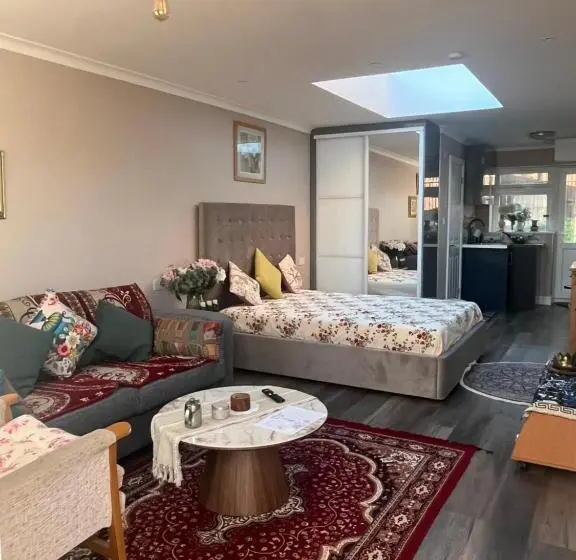 Majatalo Cosy Self Contained Extension With Skylight & Garden View