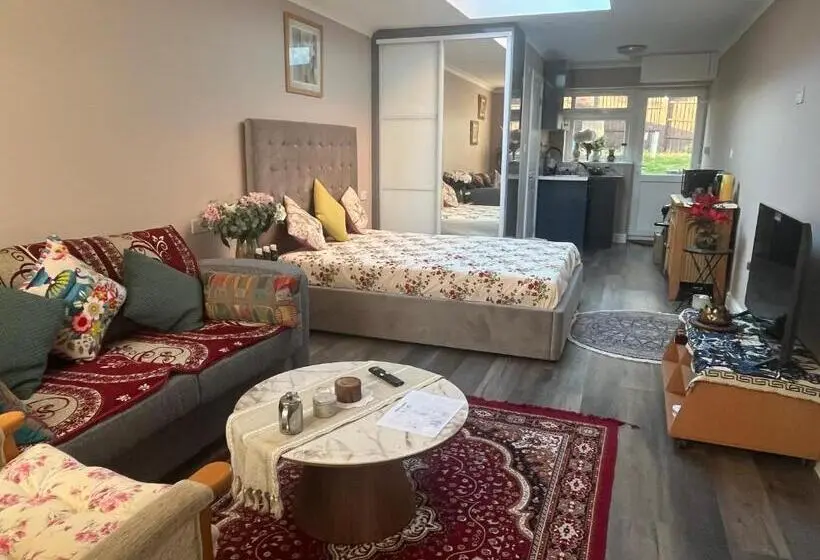 Majatalo Cosy Self Contained Extension With Skylight & Garden View