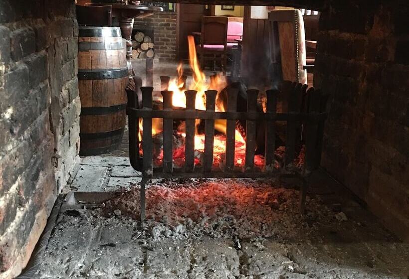 Общежитие The Tower Arms