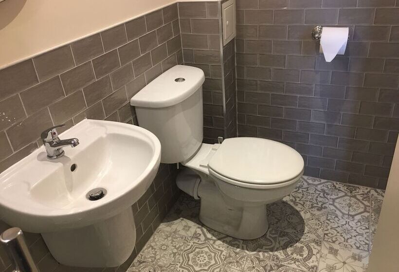 Общежитие The Tower Arms