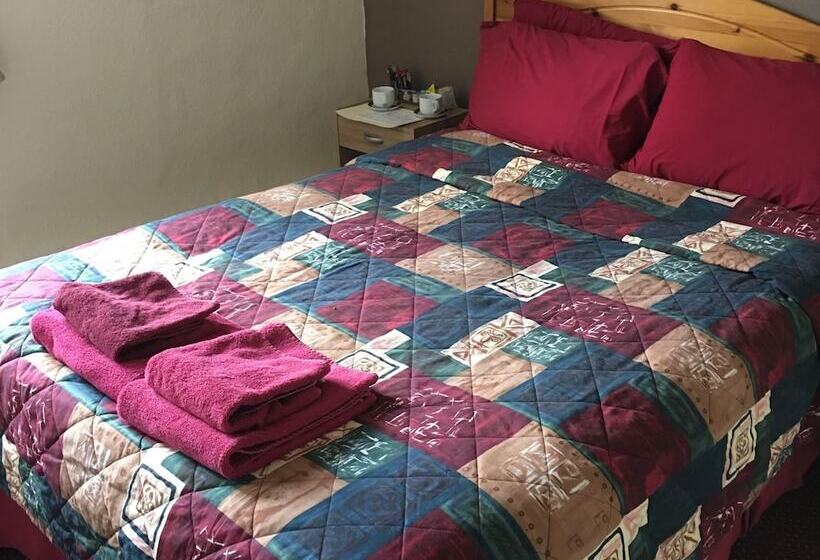 Общежитие The Tower Arms