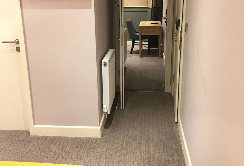 Общежитие The Tower Arms