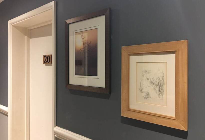 Общежитие The Tower Arms