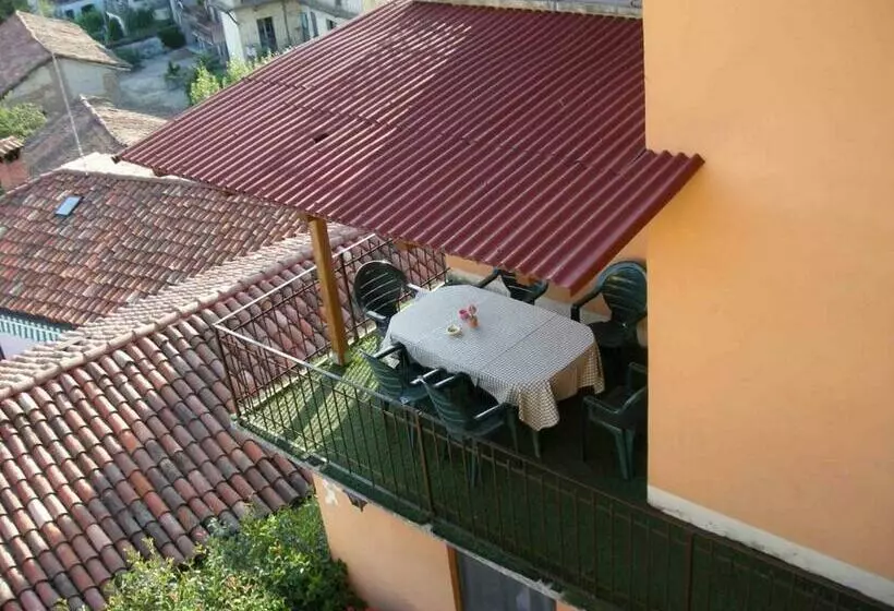 Aamiaismajoitus (B&B) Di Vin Roero