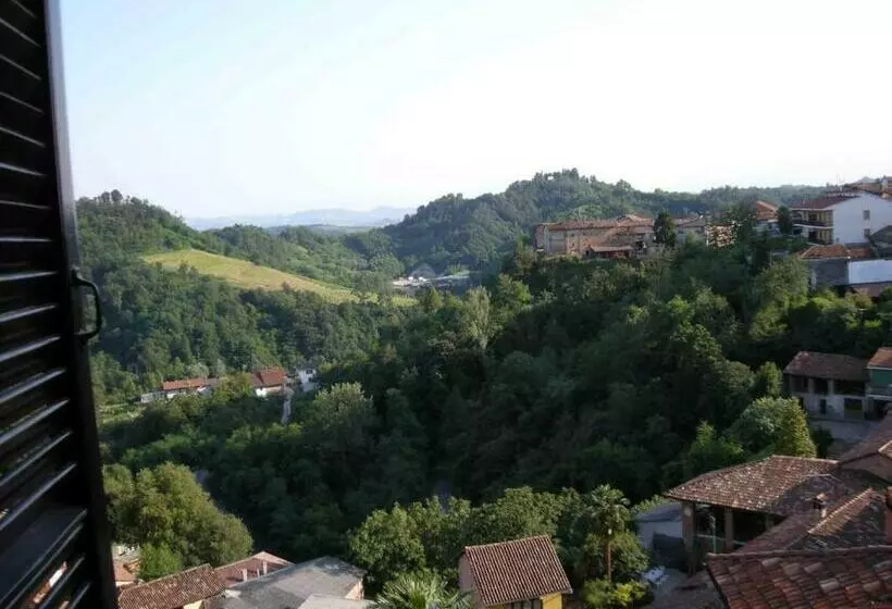 Aamiaismajoitus (B&B) Di Vin Roero