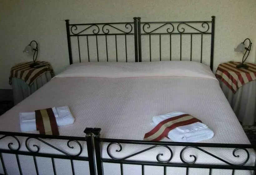 Aamiaismajoitus (B&B) Di Vin Roero