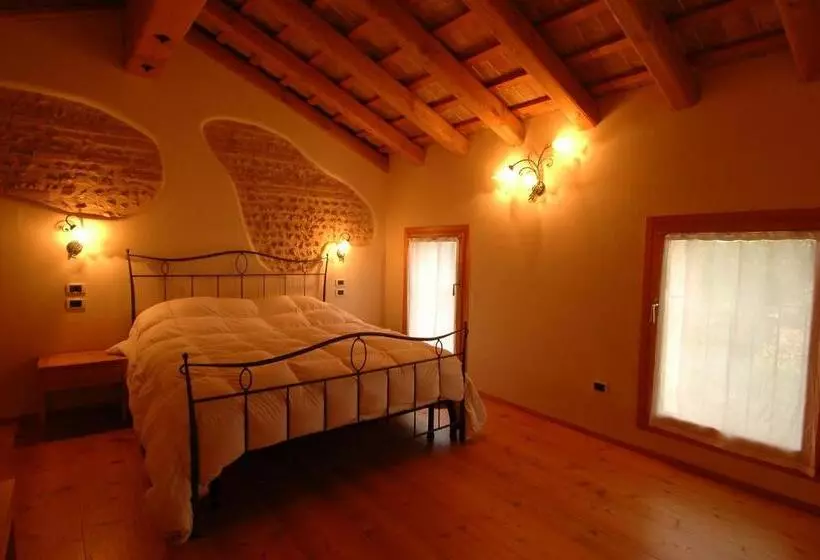 ホテル Agriturismo La Paterna