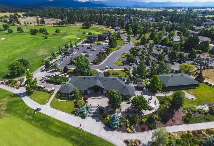 Hotelli Resort At Eagle Point Golf Club Lodging