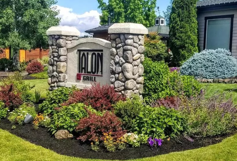 Hotelli Resort At Eagle Point Golf Club Lodging