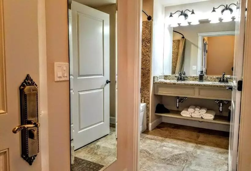 Hotelli Resort At Eagle Point Golf Club Lodging