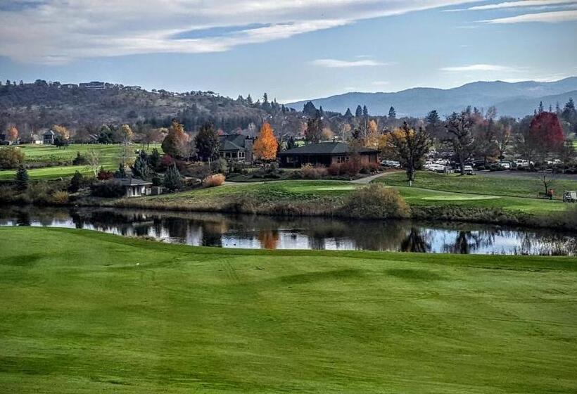 Отель Resort At Eagle Point Golf Club Lodging