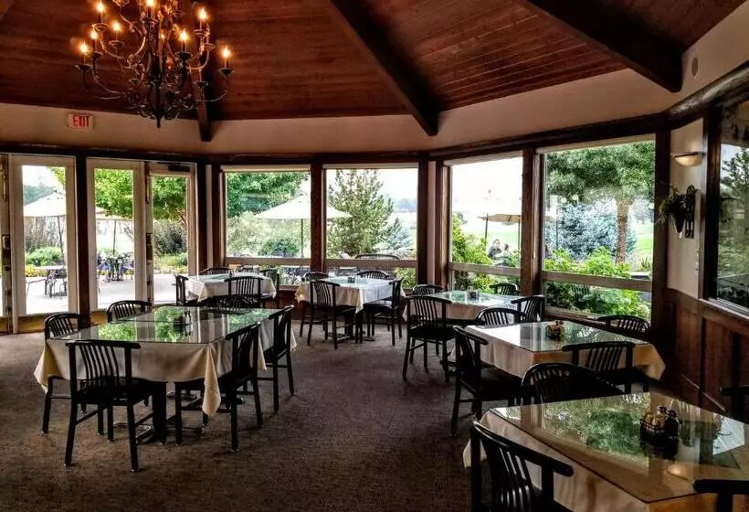 Hotelli Resort At Eagle Point Golf Club Lodging