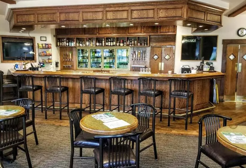 Hotelli Resort At Eagle Point Golf Club Lodging