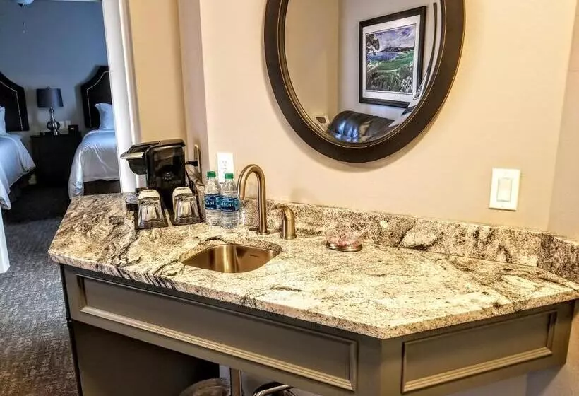 Hotelli Resort At Eagle Point Golf Club Lodging