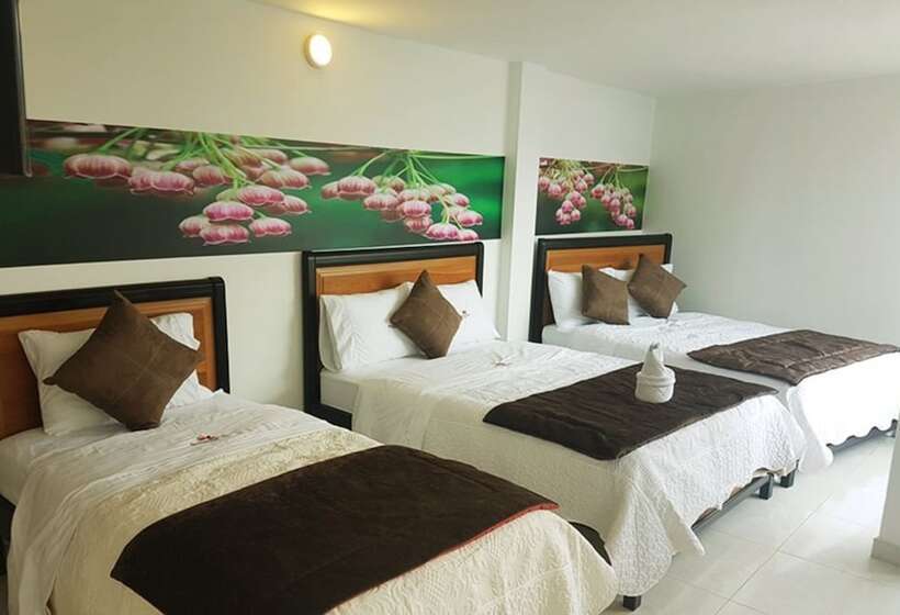 Отель Santa Monica