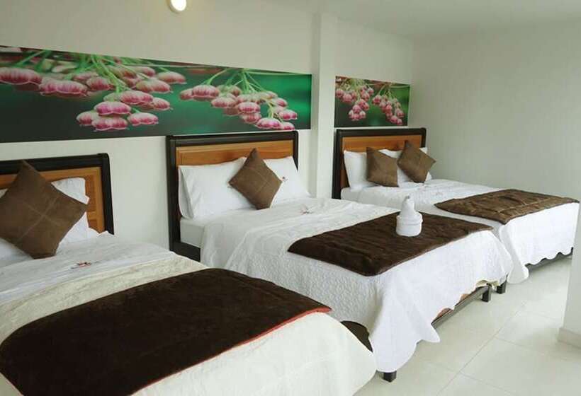 Отель Santa Monica