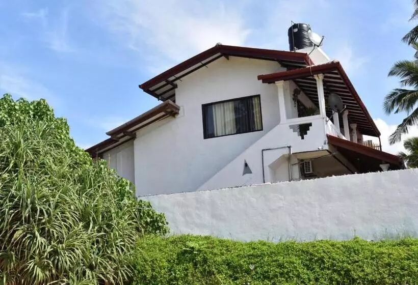 Majatalo Ashen's Beach House