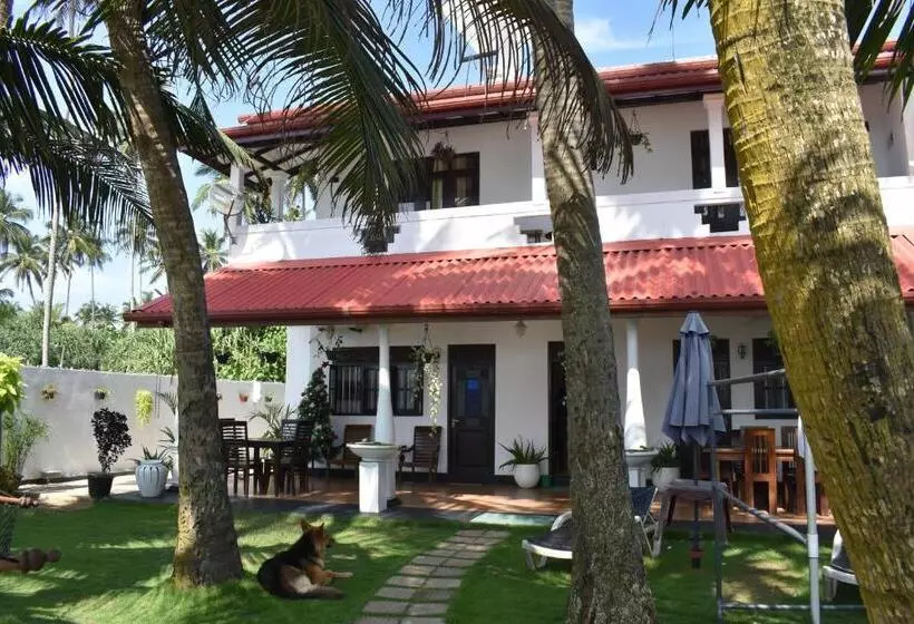 Majatalo Ashen's Beach House