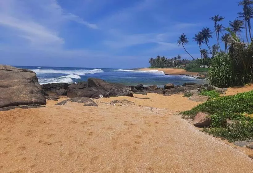 Majatalo Ashen's Beach House