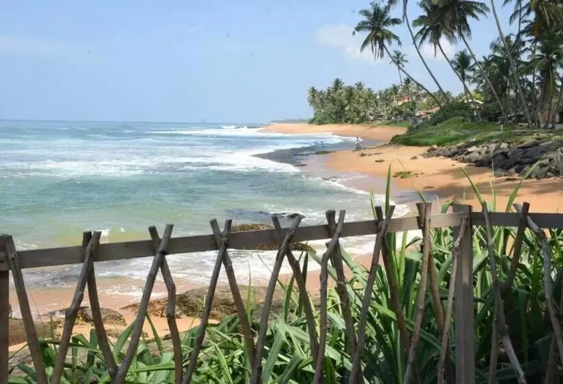 Majatalo Ashen's Beach House