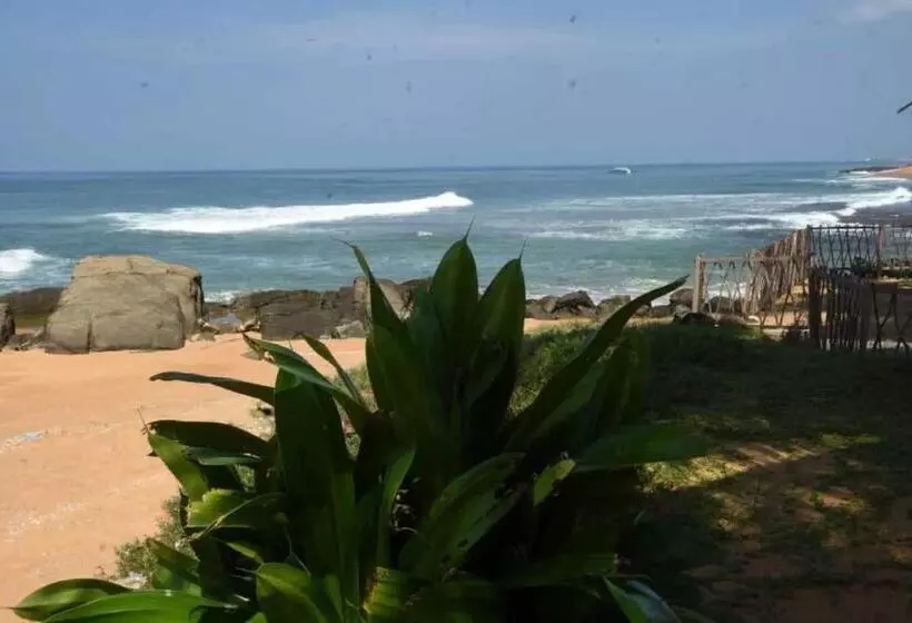 Majatalo Ashen's Beach House