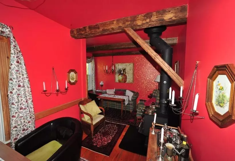 Retkeilymaja Little Shemogue Inn