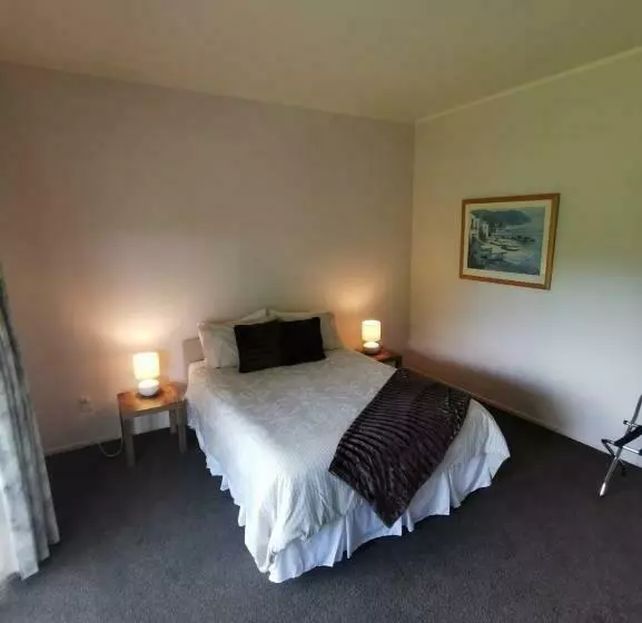 Aamiaismajoitus (B&B) Matakohe House