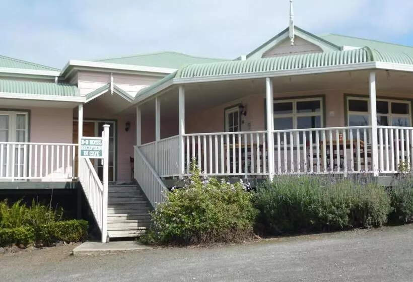 Aamiaismajoitus (B&B) Matakohe House