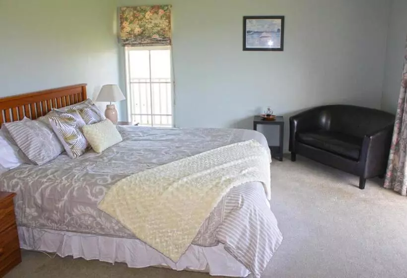 Aamiaismajoitus (B&B) Matakohe House