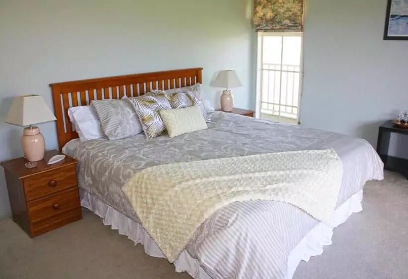 Aamiaismajoitus (B&B) Matakohe House