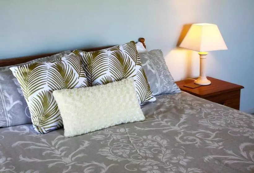 Aamiaismajoitus (B&B) Matakohe House