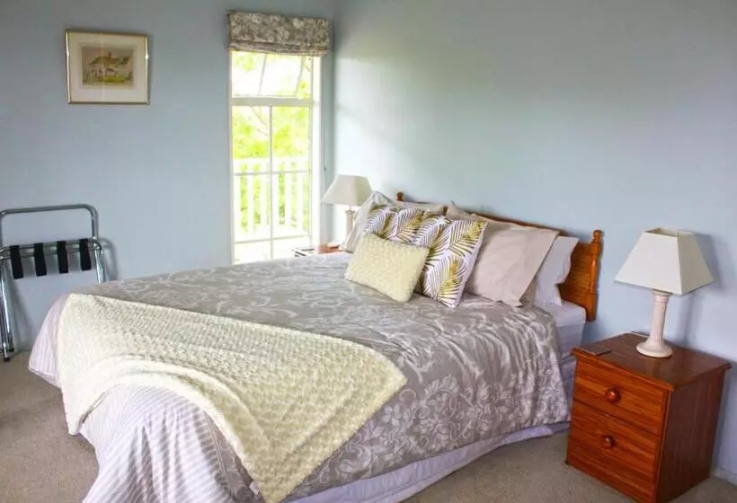 Aamiaismajoitus (B&B) Matakohe House