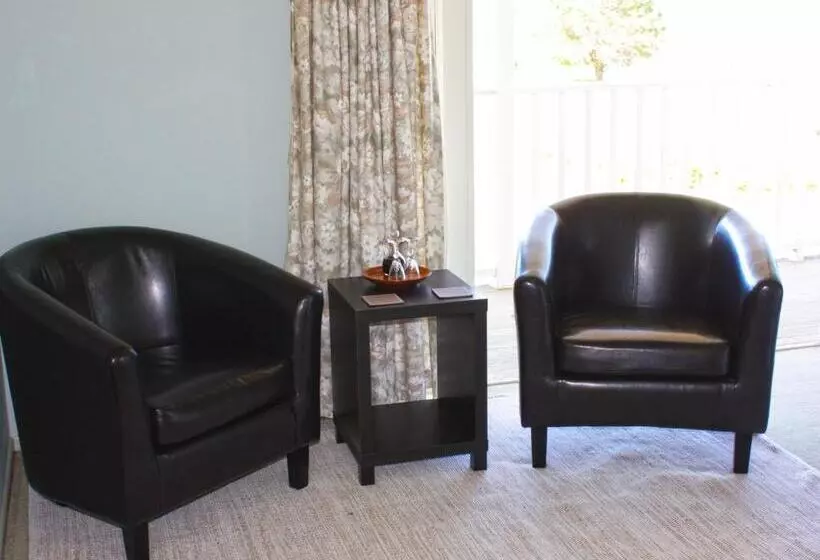 Aamiaismajoitus (B&B) Matakohe House