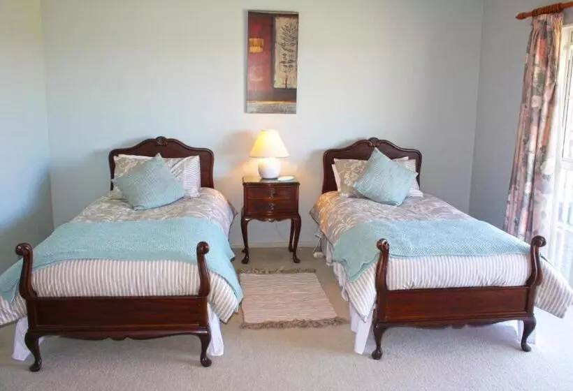 Aamiaismajoitus (B&B) Matakohe House