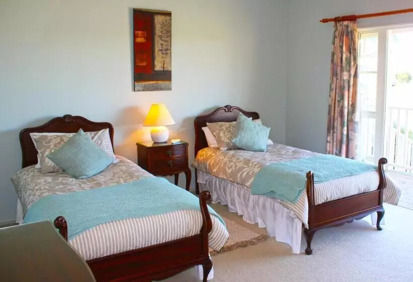 Aamiaismajoitus (B&B) Matakohe House