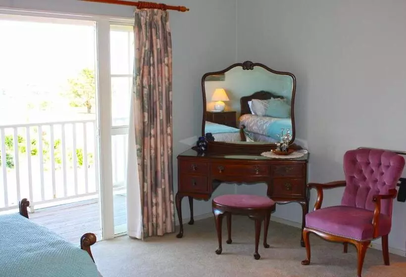 Aamiaismajoitus (B&B) Matakohe House