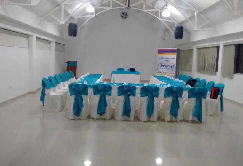 Отель Catama Inn