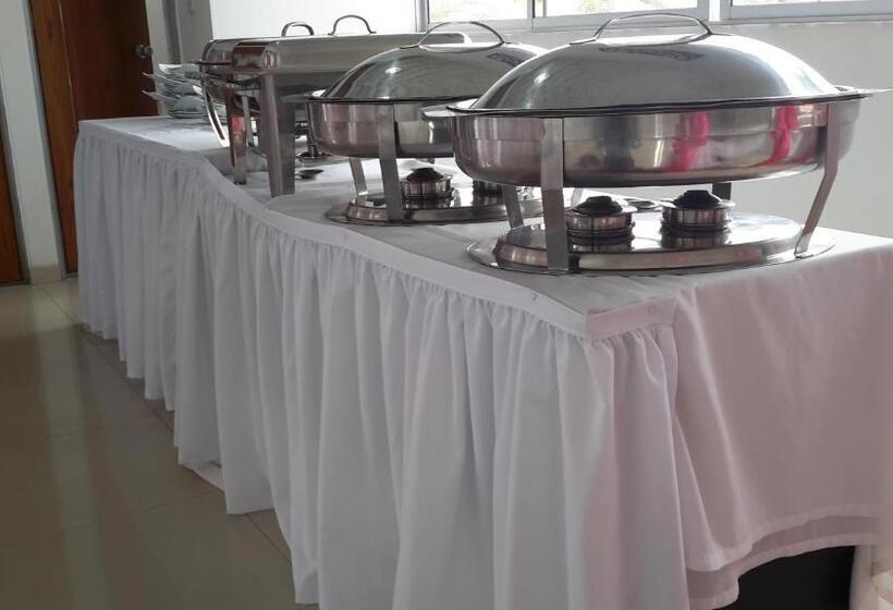 Отель Catama Inn