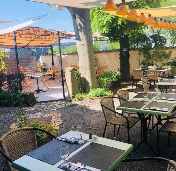 Отель L'auberge Des Collines