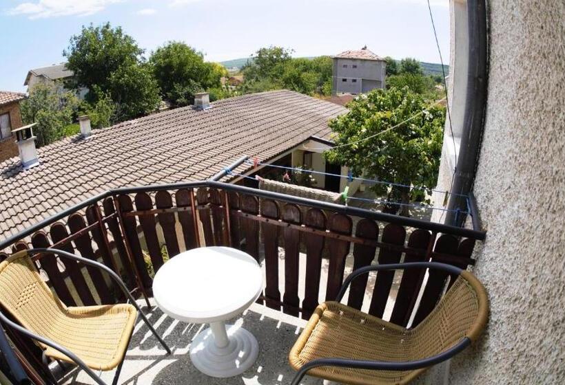 پانسیون Atanasovi House